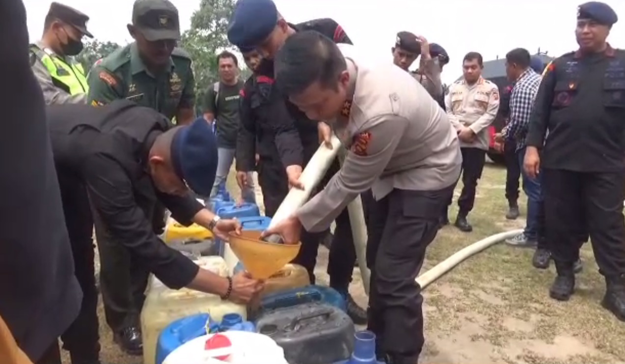 Polda Jambi Salurkan 24 Ribu Liter Air Bersih di Mestong