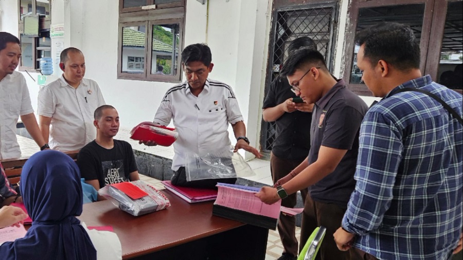 Polisi Limpahkan Tersangka Kasus Ilegal Akses Video Syur Mantan Presiden Mahasiswa Unja Ke Jaksa