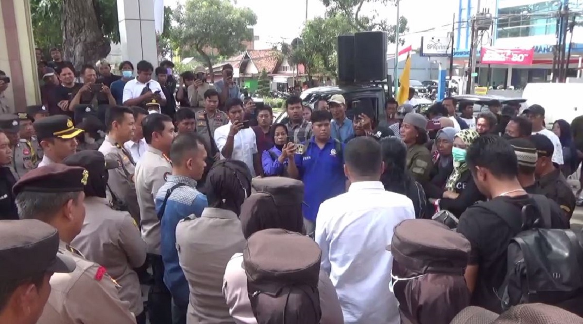 Polemik Mat Sanusi Jadi Ketua KONI Jambi, Puluhan Massa Tagih Janji ke Polda