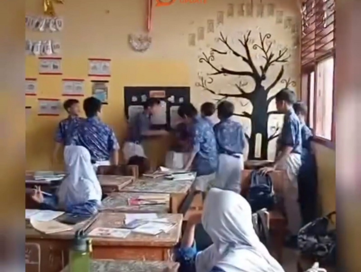 Viral! Siswa SMP di Kota Jambi Dikeroyok Teman Sekelas
