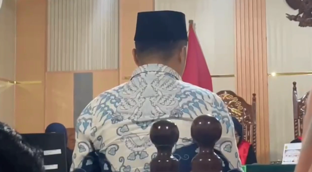 Yuses, Terdakwa Korupsi PJU Kerinci Menangis Saat Bacakan Pledoi di Pengadilan Negeri Jambi