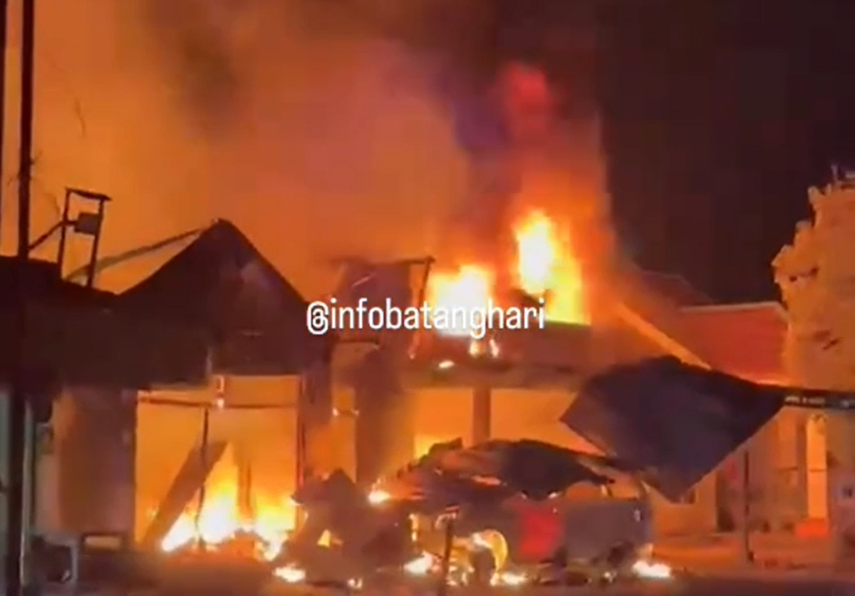 Rumah Warga di Batin XXIV Terbakar, Dua Unit Mobil Ikut Hangus