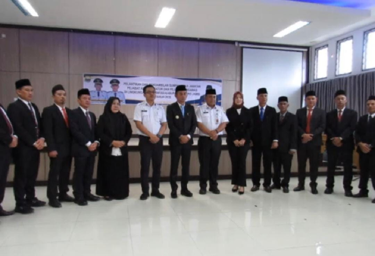 12 Pejabat Baru Dilantik di Muaro Jambi, Junaidi Mahir Warning Soal Disiplin