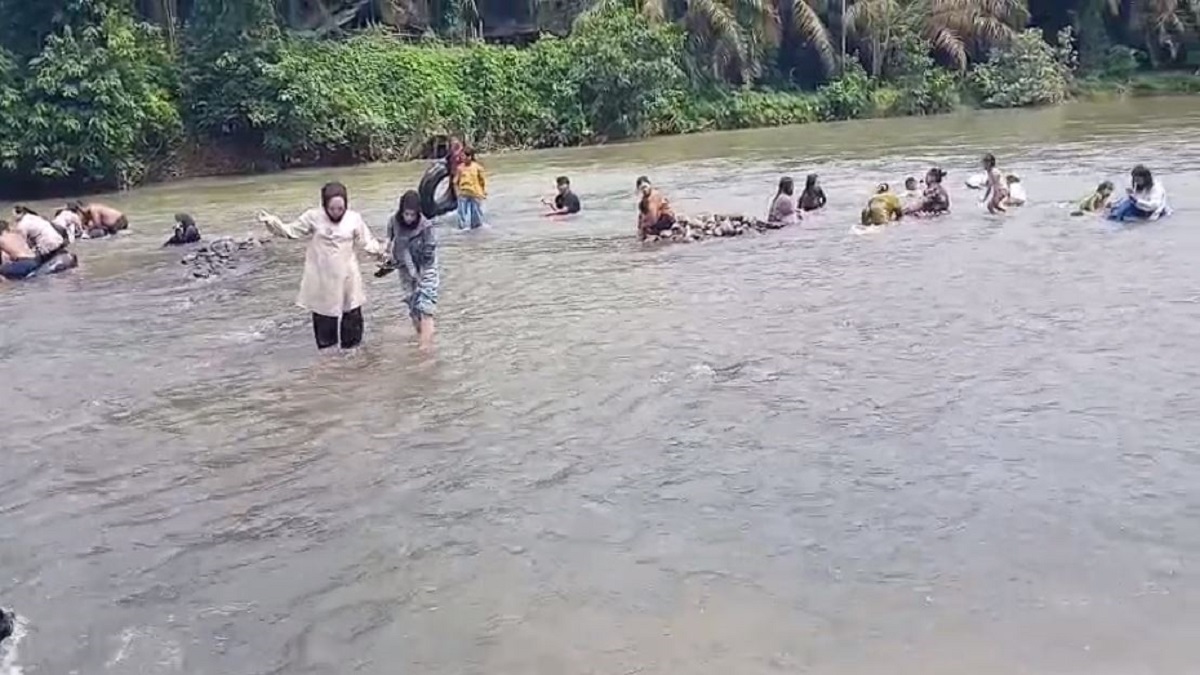 Lebaran Idul Fitri Wisata Pemandian Batang Asam Dipadati Pengunjung