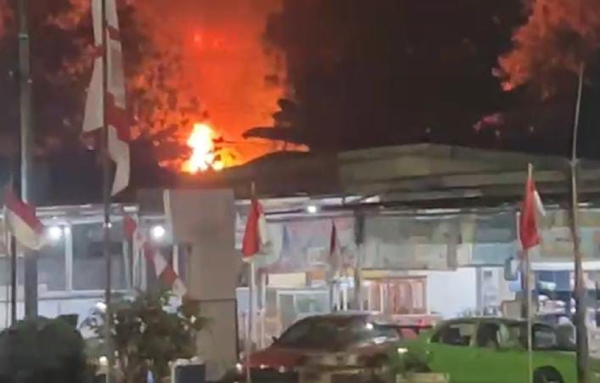 Kebakaran di Seberang SPBU KM 2 Tebo-Bungo Bikin Warga Panik, Api Berhasil Dipadamkan
