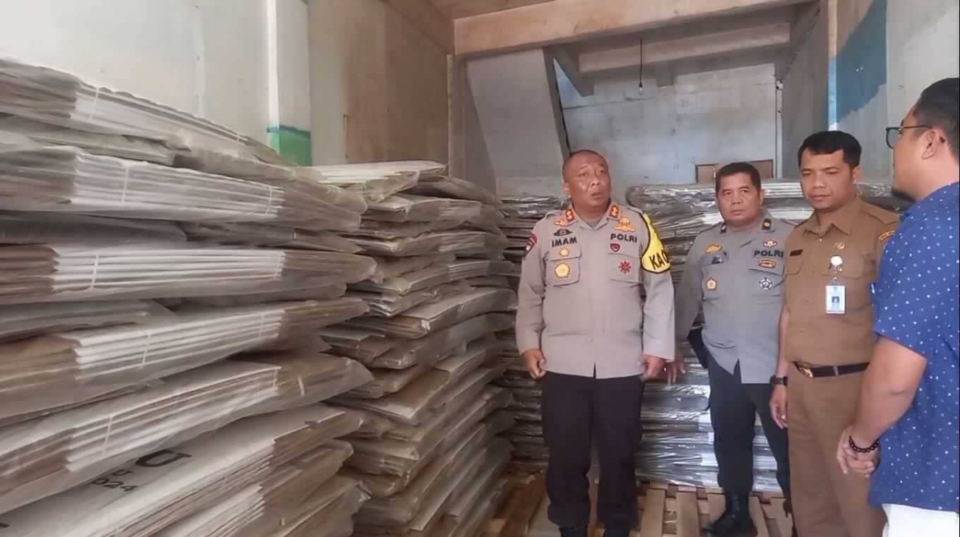 KPU Sarolangun Temukan 77 Kotak Suara Pemilu Rusak