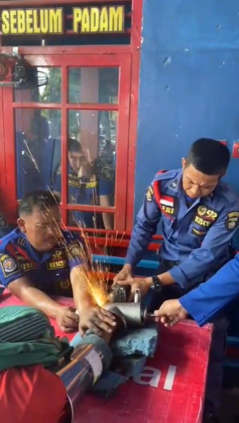 Jari Pekerja Toko Roti Putus Terjeping Alat Penggilingan