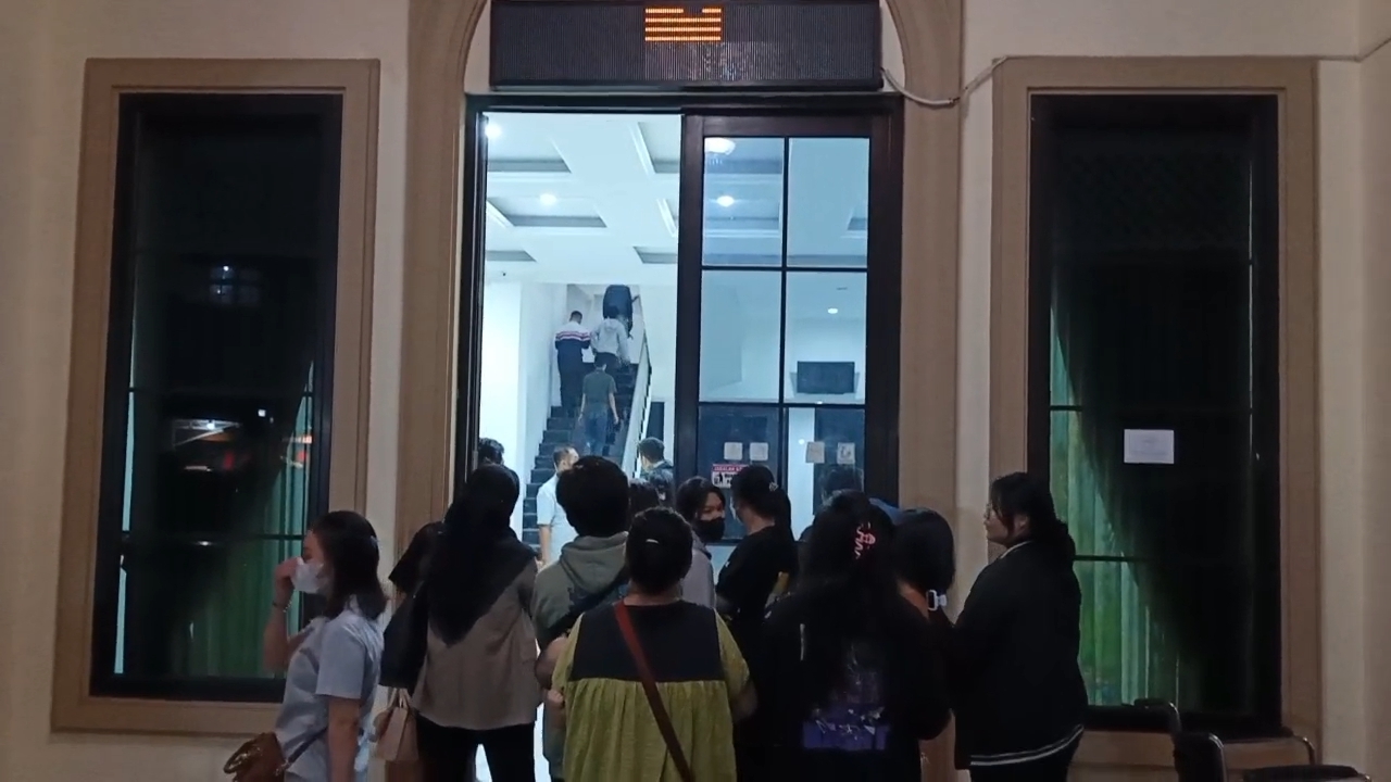 Tertipu Arisan Online, Puluhan Emak-emak Geruduk Polresta Jambi