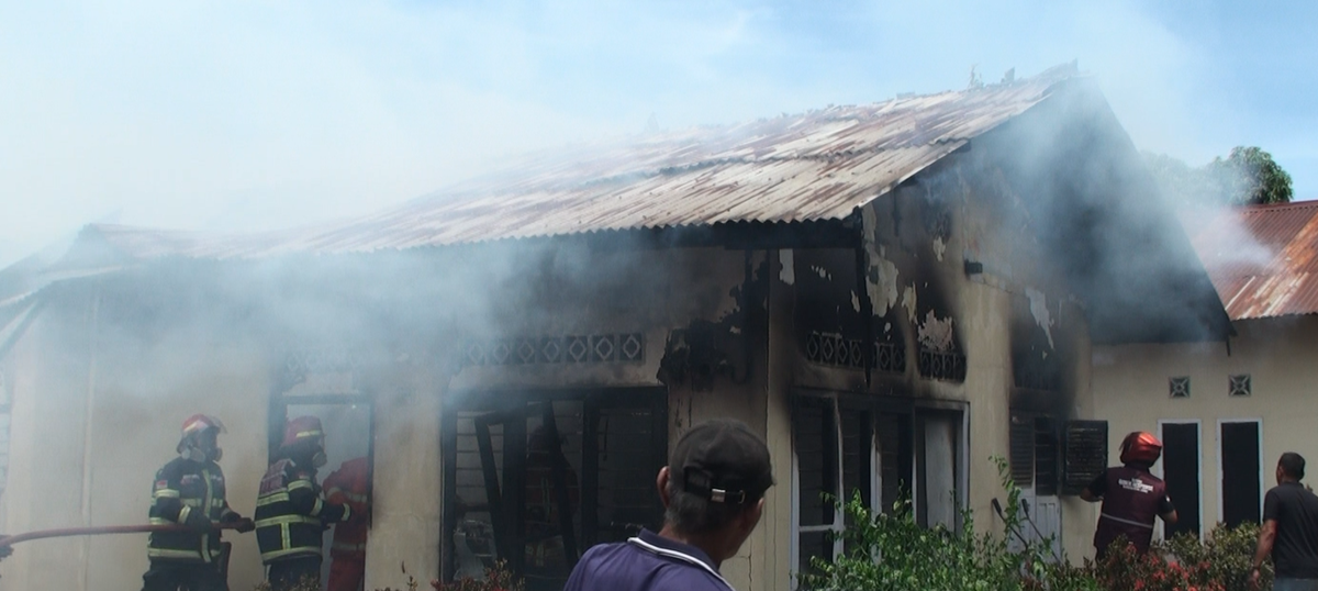 Korsleting Listrik, Usaha Gorengan di Kenali Asam Atas Terbakar