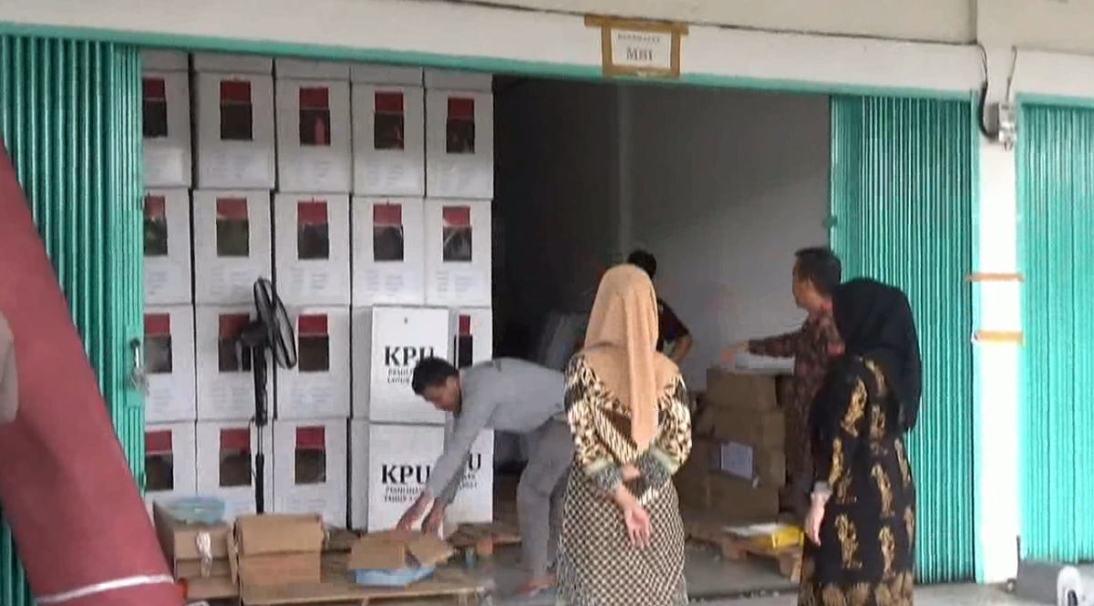 Jelang Pilkada Serentak 2024, KPU Mulai Lakukan Pengepakan Logistik