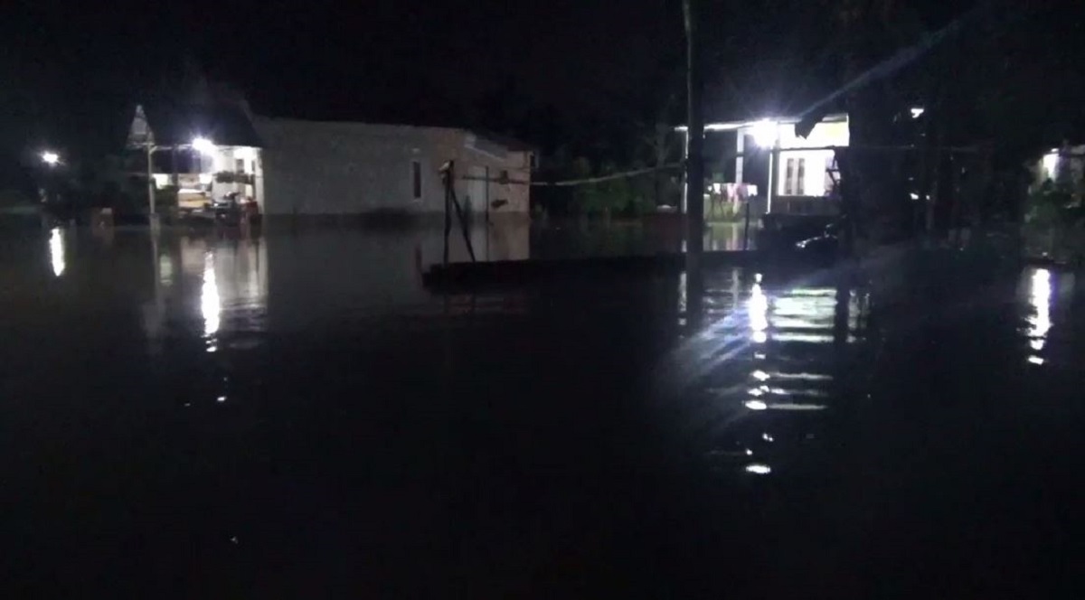 Banjir di Desa Tangkit Juga Merendam Jalan dan Kebun Warga, Warga Harapkan Bantuan Pemerintah