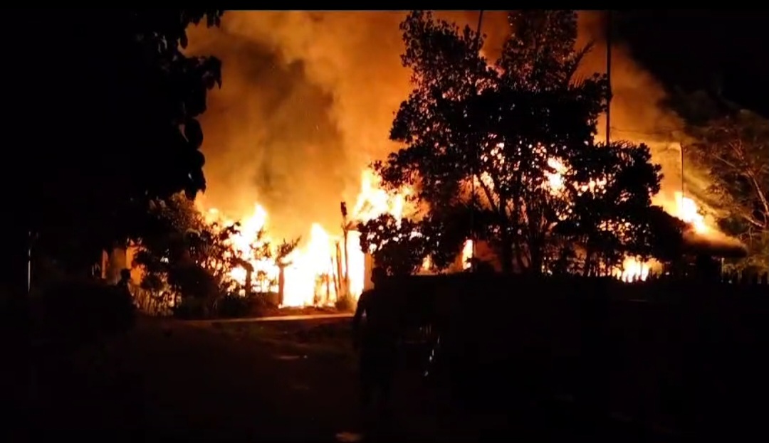 Tiga Unit Rumah Di Muaro Jambi Hangus Terbakar,ini Penyebabnya|.