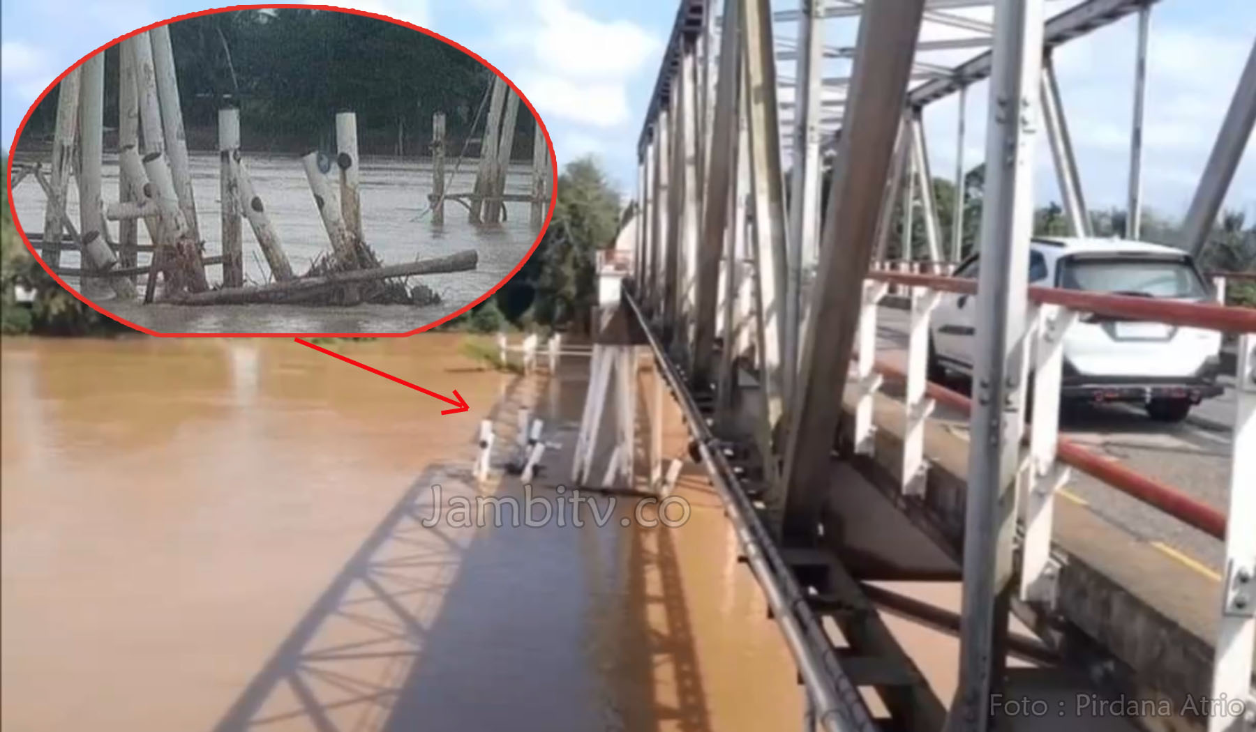 Tiang Penyangga Jembatan Rusak Tertabrak, Kades Ancam Blokade Jalur Lintas Tongkang Batubara