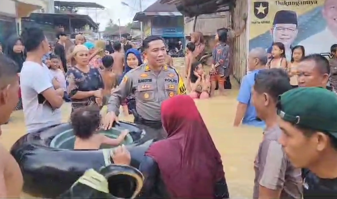 Ratusan Rumah di Muko-Muko Bathin VII Terendam Banjir, Warga Terjebak Dievakuasi