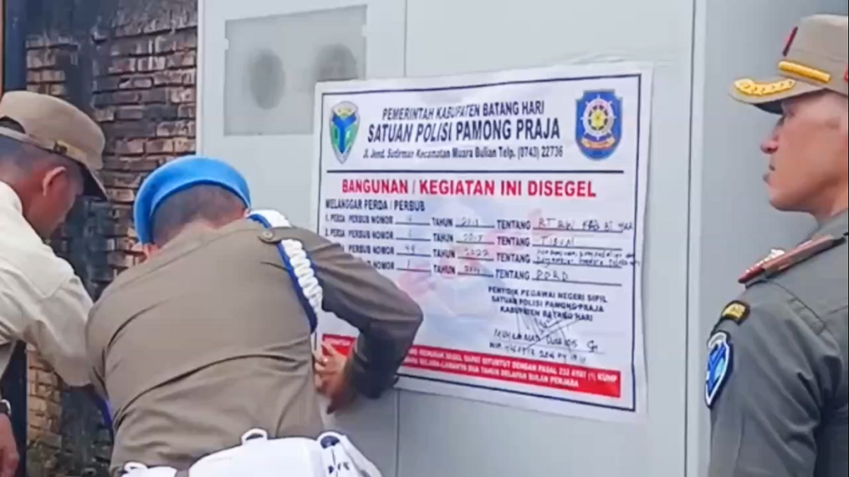 Diduga Tak Berizin, Server MyRepublic di Batanghari Disegel dan Tiang Jaringan Dibongkar Petugas