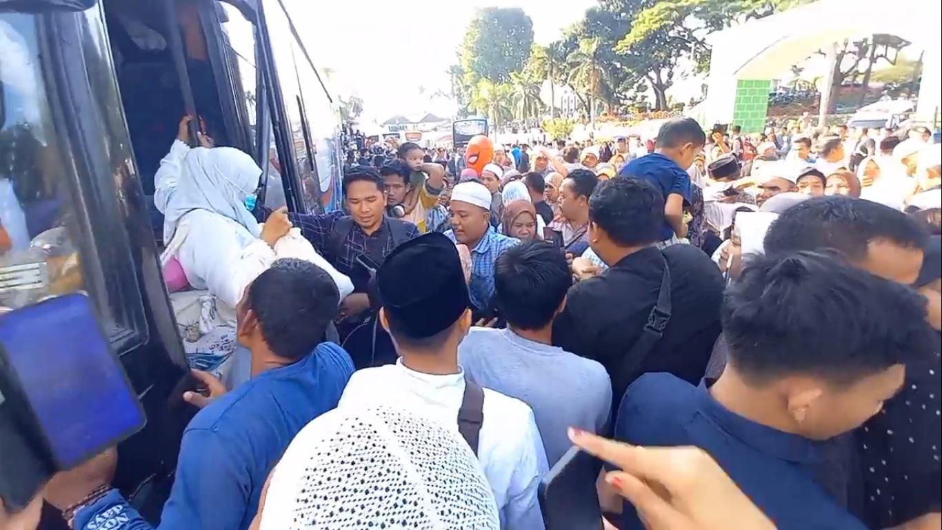 Ribuan Keluarga Sambut Kedatangan Jemaah Haji Sarolangun 