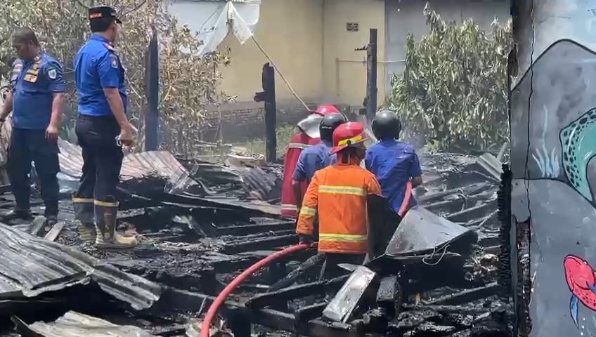 6 Unit Bedeng Hangus Terbakar di Sijenjang, Satu Orang Nenek Sempat Dikabarkan Berada di Dalam