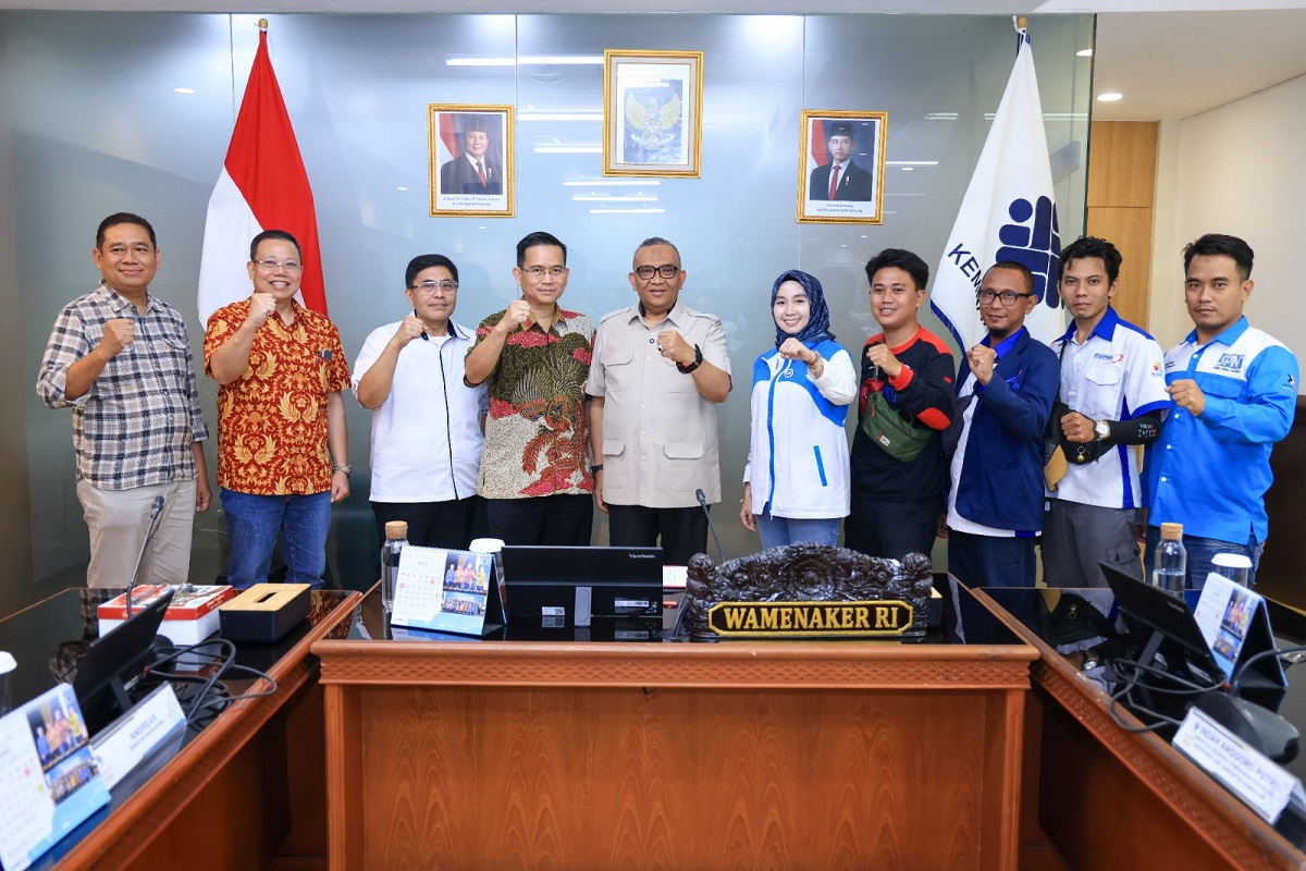 Wamenaker Bertindak Cepat Atas Permasalahan Kerja di Hari Libur Nasional Wajib Bayar Lembur