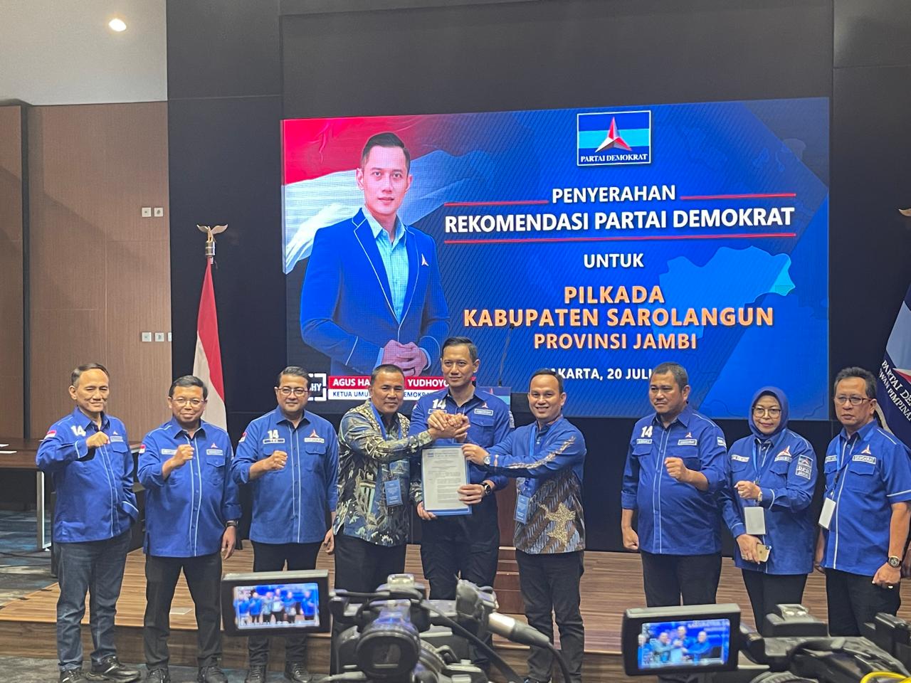 Langkah  Hillal Purnama Semakin Lebar, AHY Serahkan Langsung Rekomendasi Dukungan Partai Demokrat 