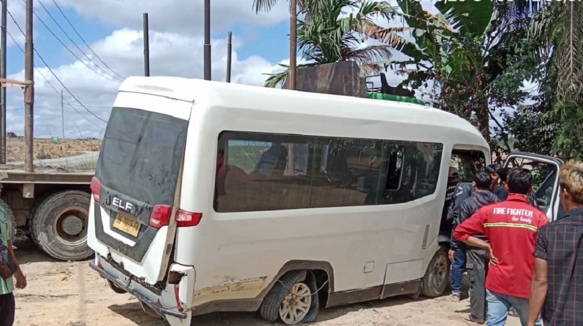 Mobil Rombongan Pembatik Alami Laka Tunggal Di Jalan WKS, 1 Orang Meninggal Dan 7 Orang Luka-Luka