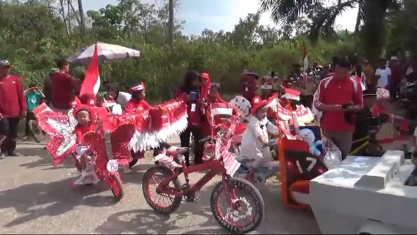 Pawai Kemerdekaan di Muaro Jambi, Warga Desa Tunas Baru Buat Pawai Sendiri Meriahkan HUT RI ke-79