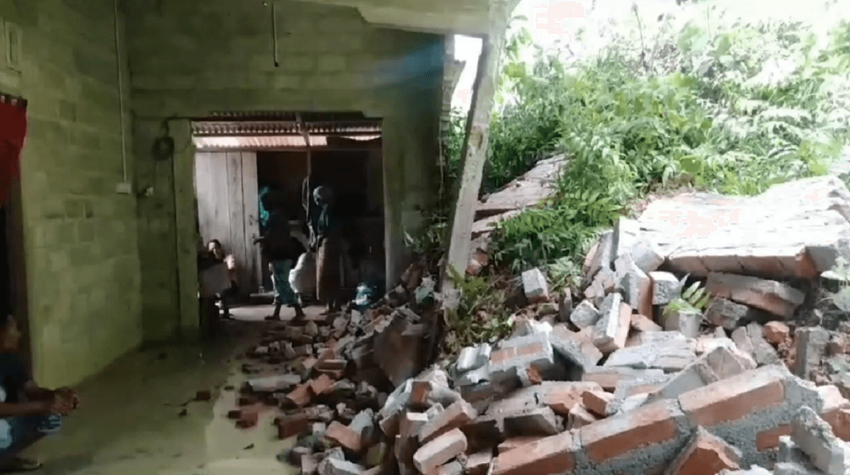 Dinding Rumah Nangcik Jebol Dihantam Longsor