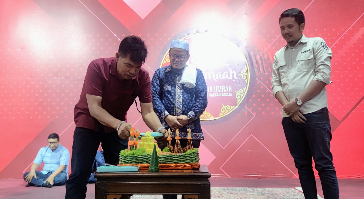 Syukuran HUT Jambi TV Ke-16, Keluarga Besar Jambi TV Gelar Do’a Bersama dan Potong Tumpeng