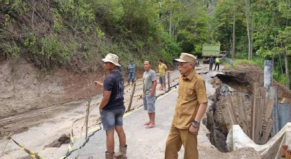 Longsor di Puncak KM 4, Wawako Azhar Hamzah Pantau Langsung Perbaikan Jalan