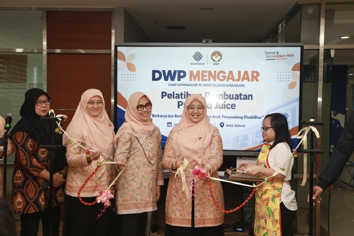 Kemnaker Bekali Penyandang Disabilitas Keterampilan Membuat Jus Sehat
