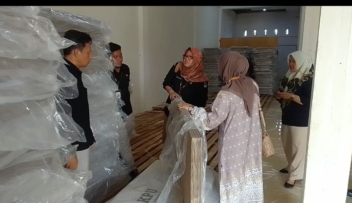 Anggota Komisioner KPU Provinsi Jambi Cek Gudang Logistik KPU Tebo, Ini Catatannya...!!!