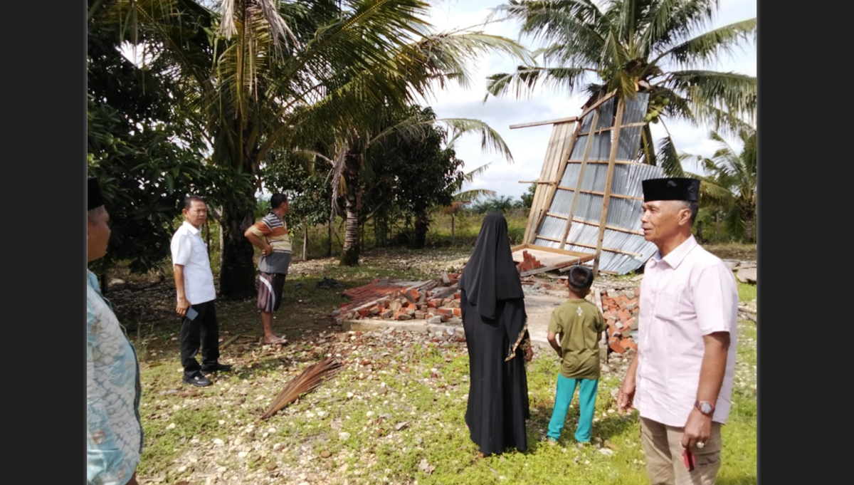 Puluhan Rumah Warga Di Desa Temenggung Diterjang Angin Puting Beliung