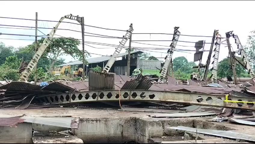 Seorang Pekerja Tewas Tertimpa Tiang Penyangga Bangunan Dalam Pembongkaran Bangunan Eks PT Nansari