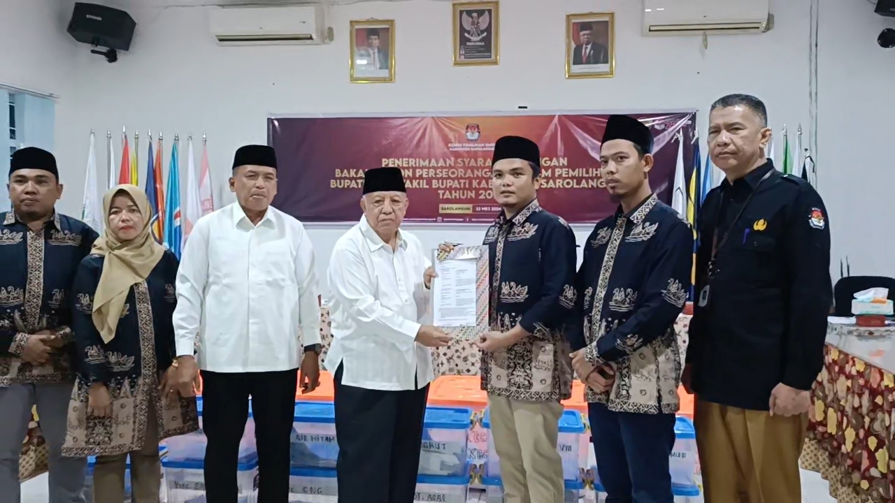 Di Detik Terakhir , Madel Resmi Antarkan Syarat Dukungan Bakal Pencalonan Bupati Sarolangun Secara Independen 