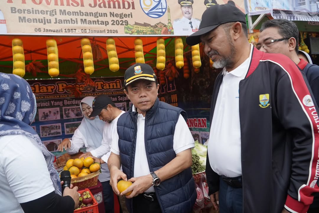 Gubernur Jambi Al Haris Buka Pasar Tani di Lapangan Garuda 