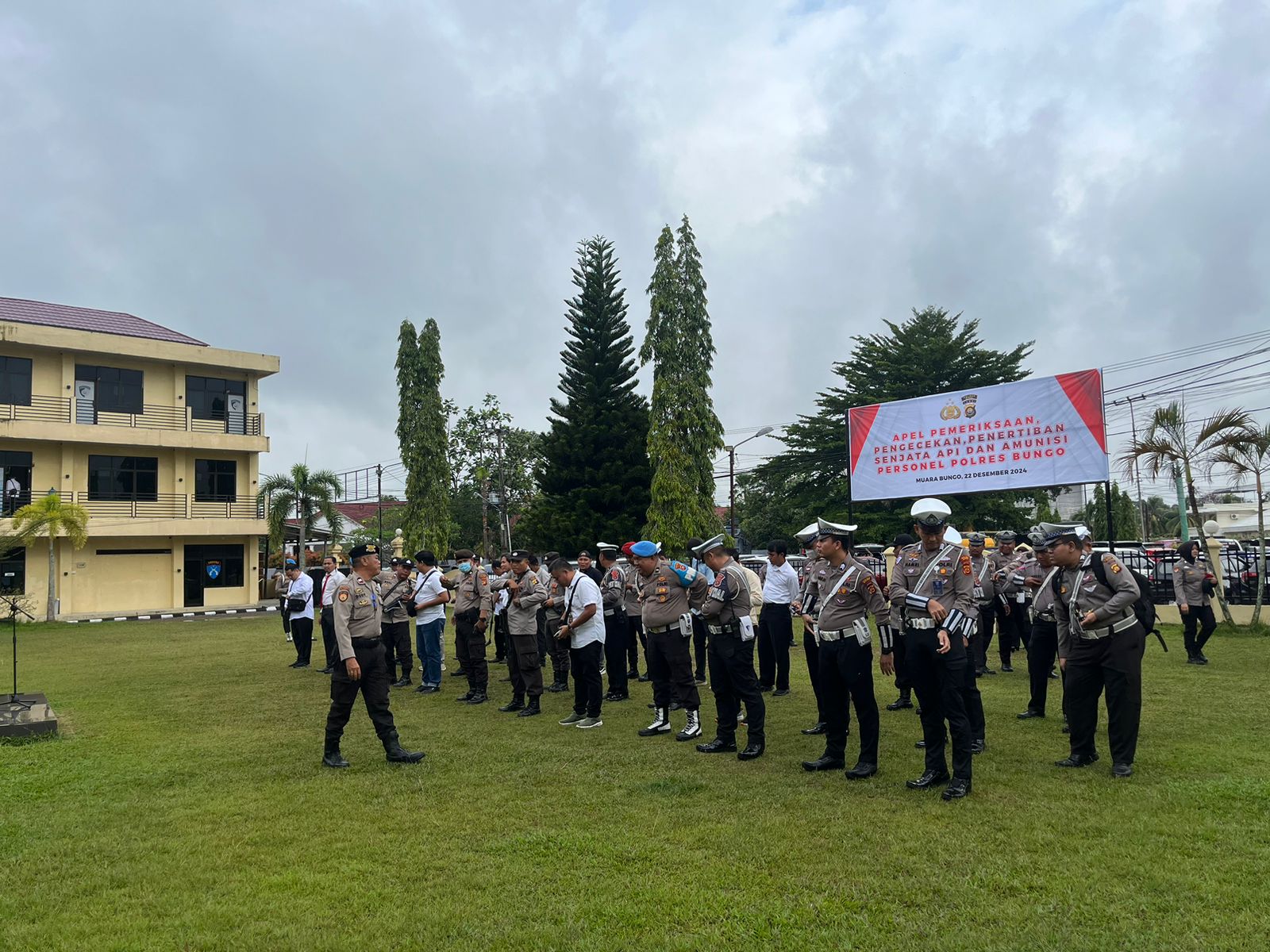 Kapolres Bungo Lakukan Pengecekan dan Pendataan Senjata Api Polres Bungo