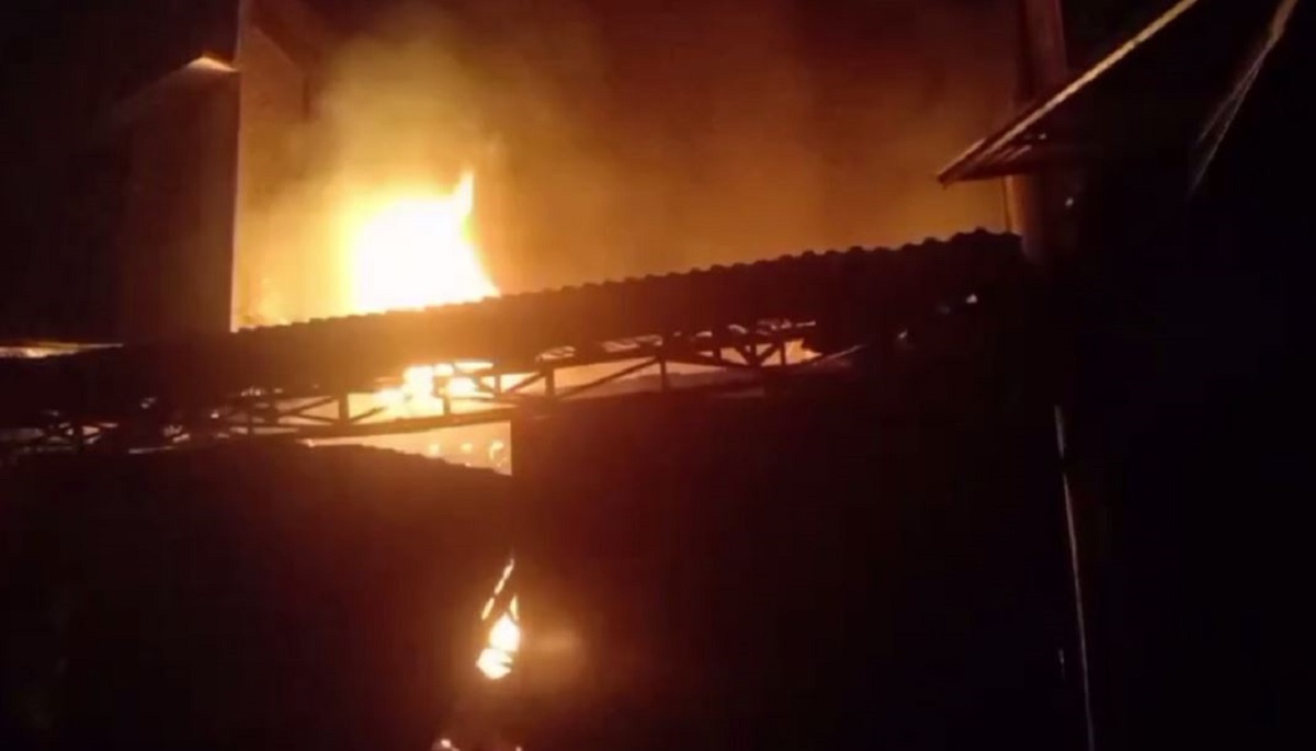 Toko Perabot Di Pasar Bawah Bangko Terbakar, Pemilik Histeris Dan Nyaris Pingsan