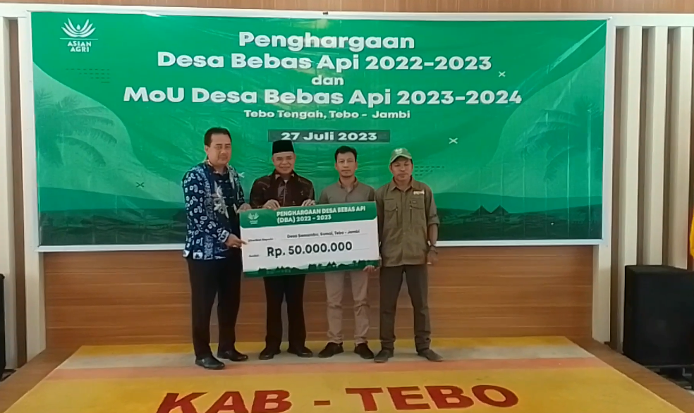 Asian Agri Group Tandatangi Mou Desa Bebas Api 2023-2024 dan Berikan Penghargaan Desa Bebas Api Periode 2022-2