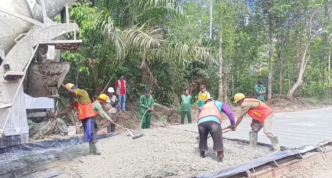 Pemkab Batanghari Salurkan Dana RP. 9,4 Miliar Untuk Perbaikan Jalan di Kecamatan Mersam