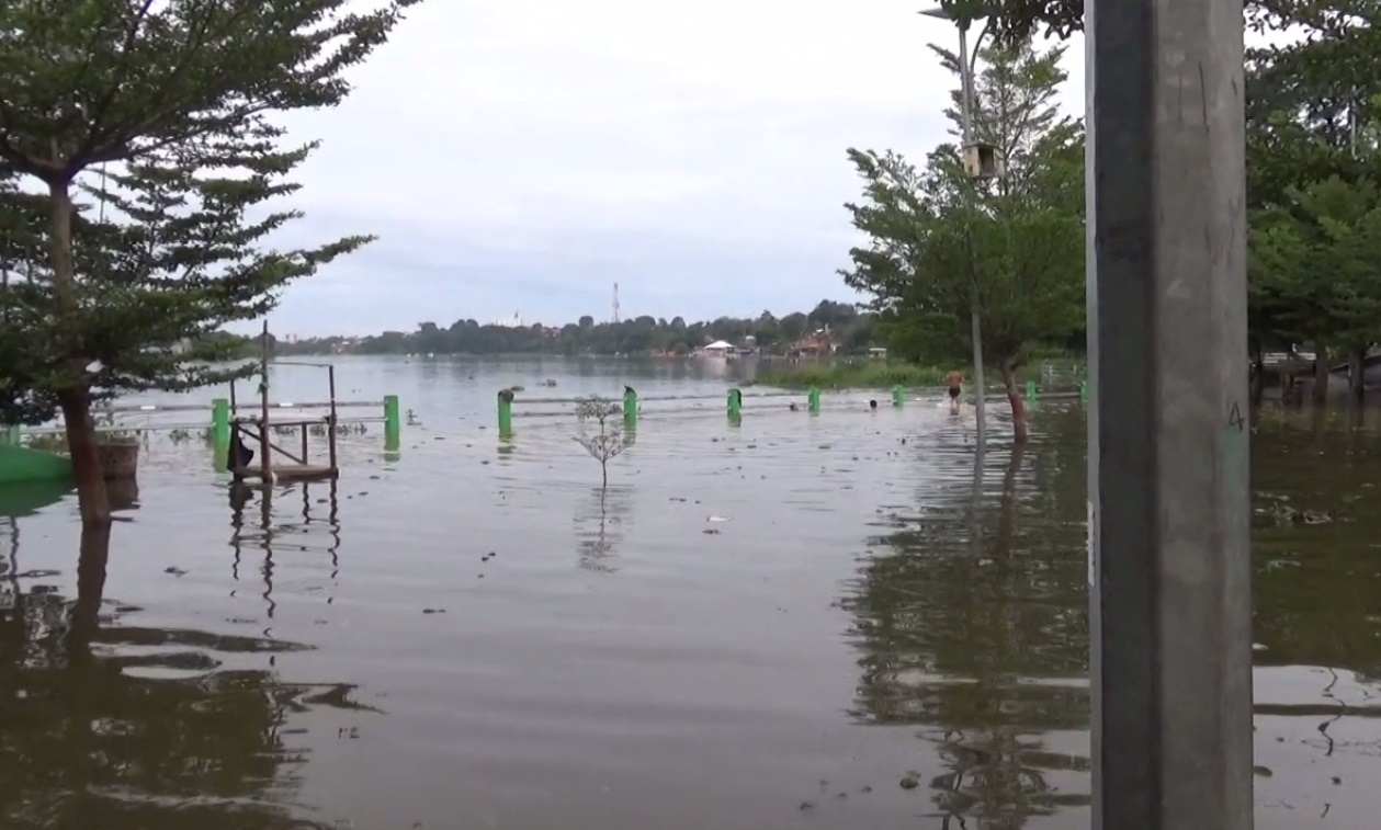 Kawasan Wisata Danau Sipin Mulai Terendam Banjir