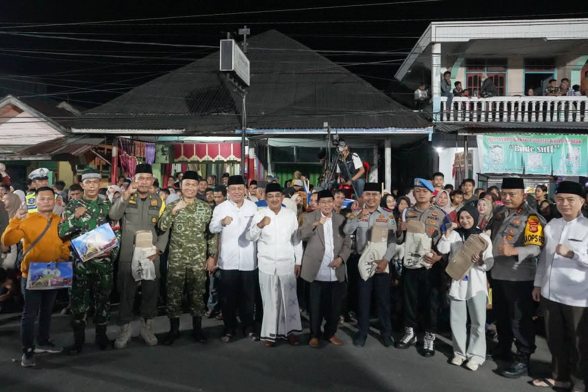 Ribuan Warga Padati Malam Puncak Festival Arakan Sahur 2026 di Tanjab Barat