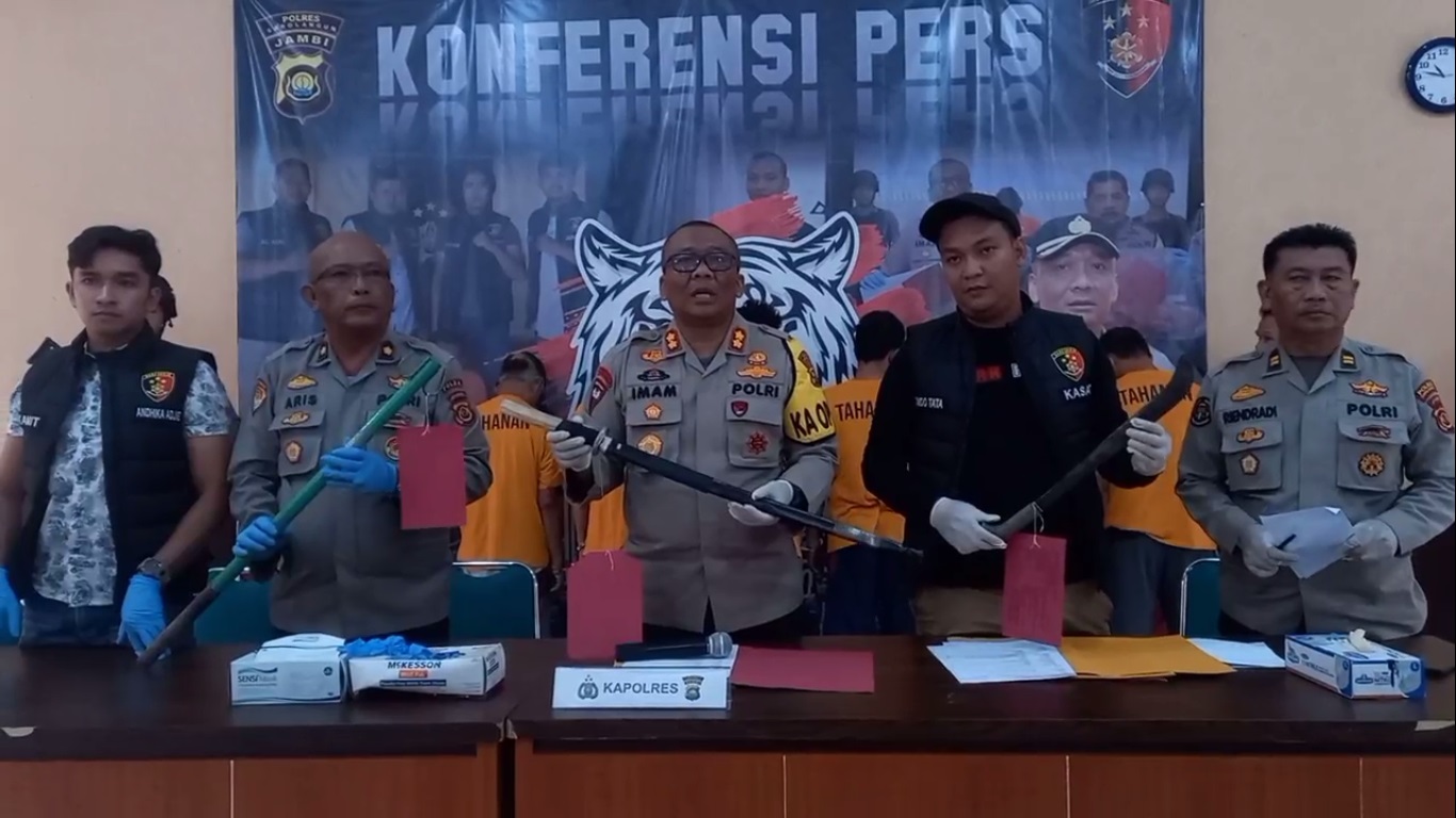 Polres Sarolangun Ringkus 8 Orang Preman Bayaran, Amankan Samurai dan Pedang