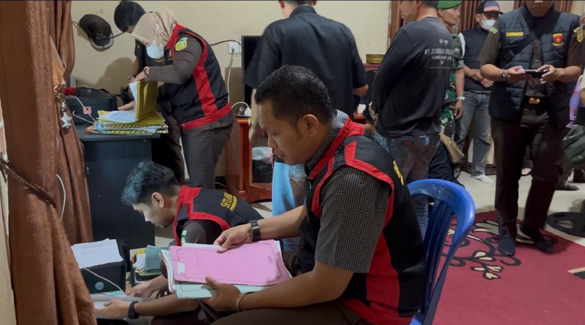 Kantor dan Rumah Kades Muara Emat Kerinci Digeledah Kejari Sungai Penuh