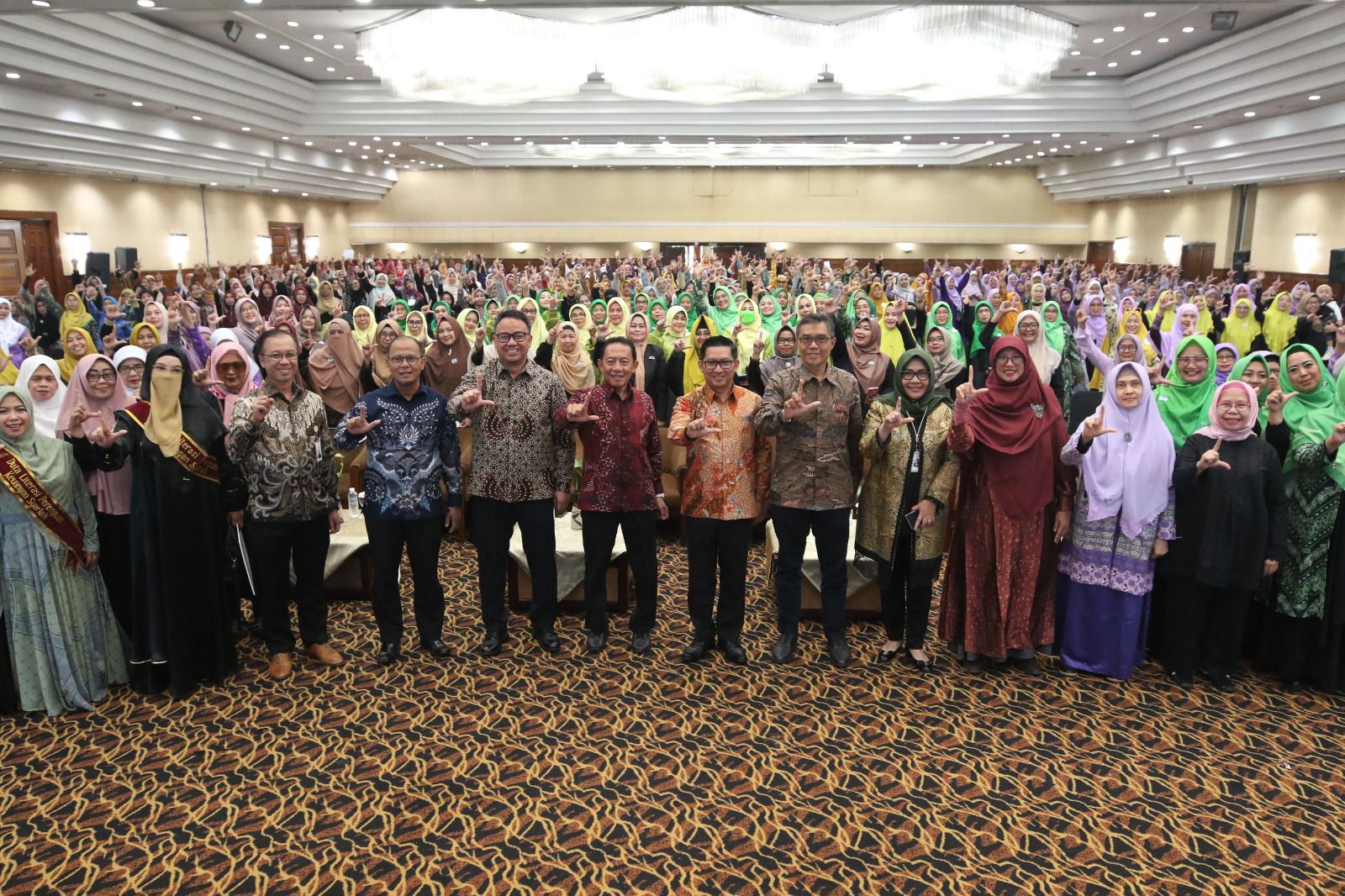 OJK Luncurkan SICANTIKS : Sahabat Ibu Cakap Literasi Keuangan Syariah 