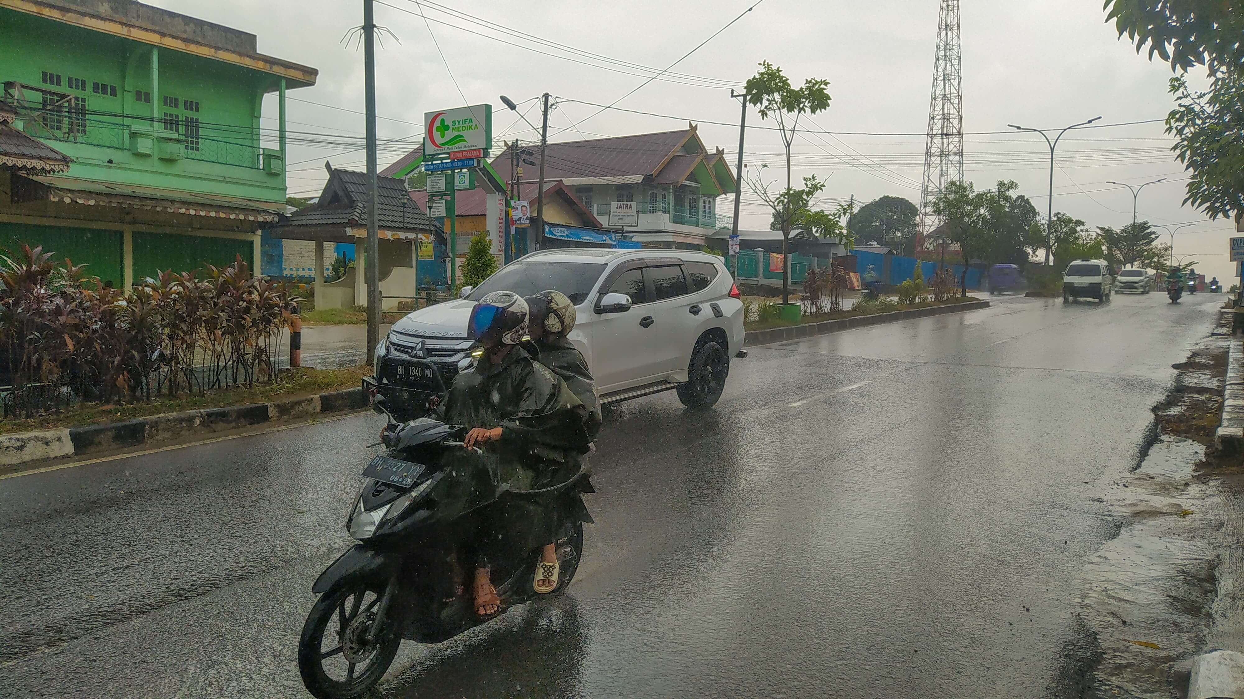 Kota Jambi Hujan, Kabut Asap Jambi Mulai Hilang