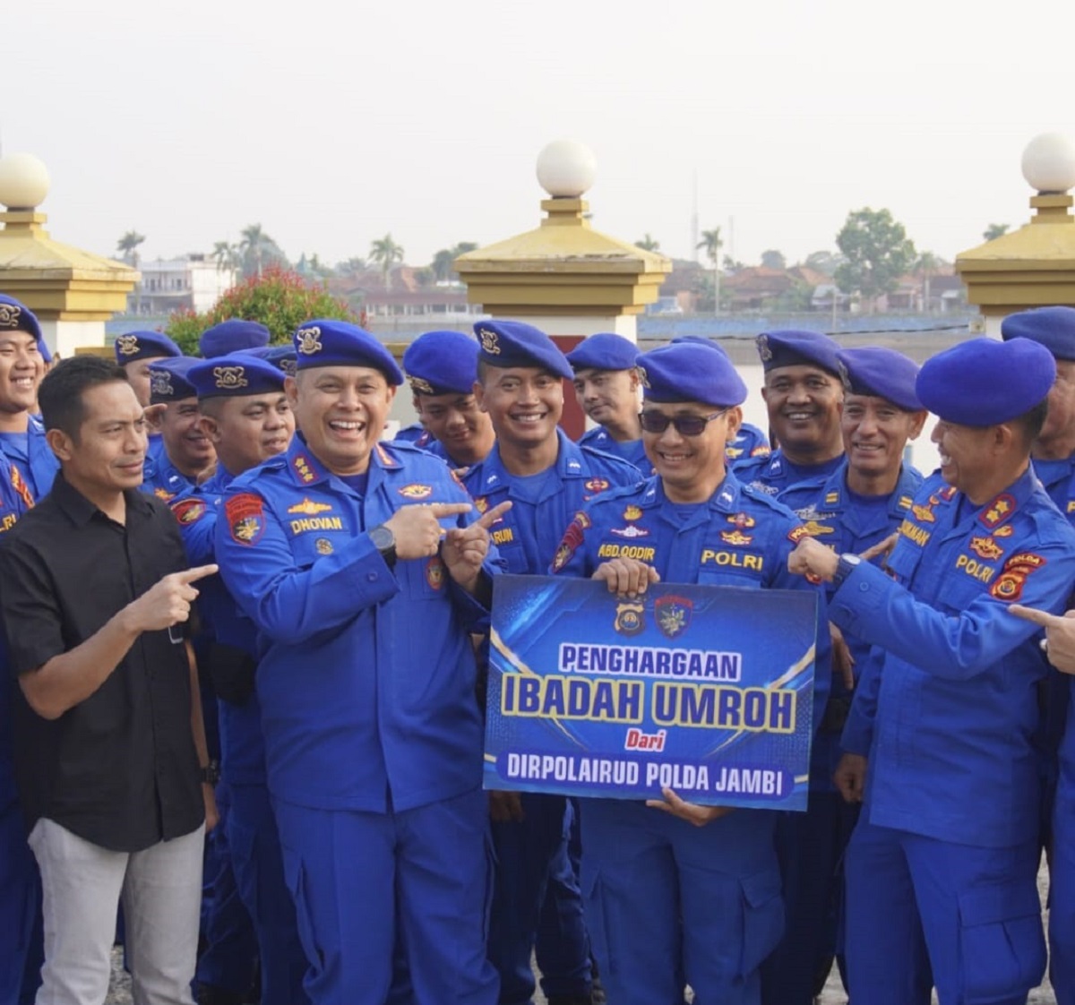 Dedikasi Tanpa Batas, Aipda Abdul Qodir Diganjar Hadiah Umrah atas Pengabdian kepada Masyarakat