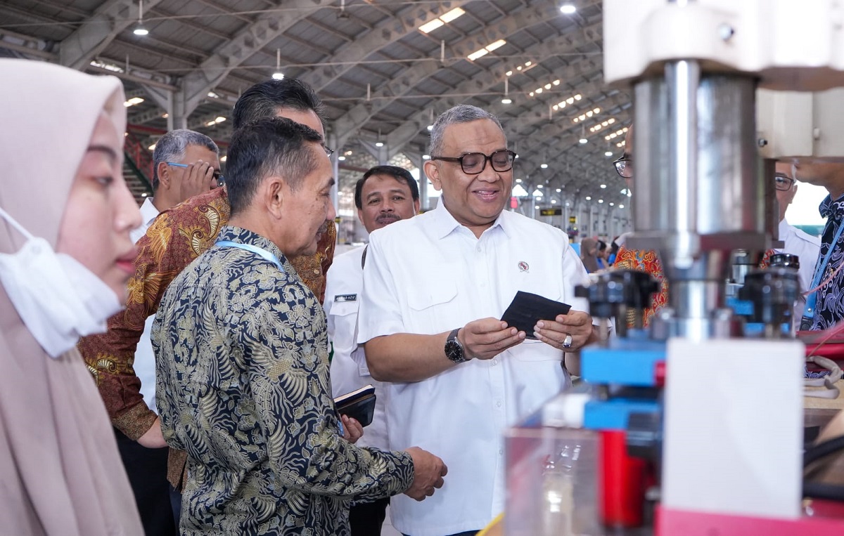 Wamenaker: Kehadiran Industri Harus Membuka Kesempatan Kerja bagi Warga Sekitar