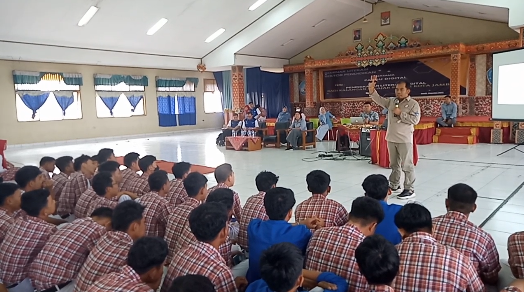 Tingkatkan Literasi Digital Bagi Kalangan Pelajar SMK di Kota Jambi, Diskominfo Provinsi Jambi Gelar Seminar