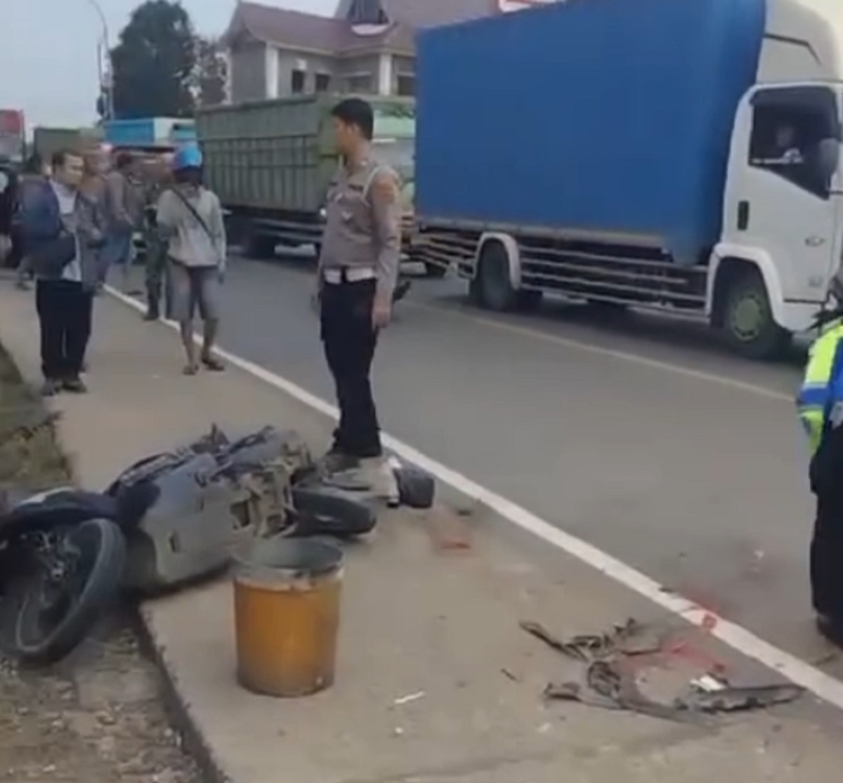 Tragis! Tabrakan Maut di Kota Jambi, Pengendara Motor Tewas Dihantam Truk 