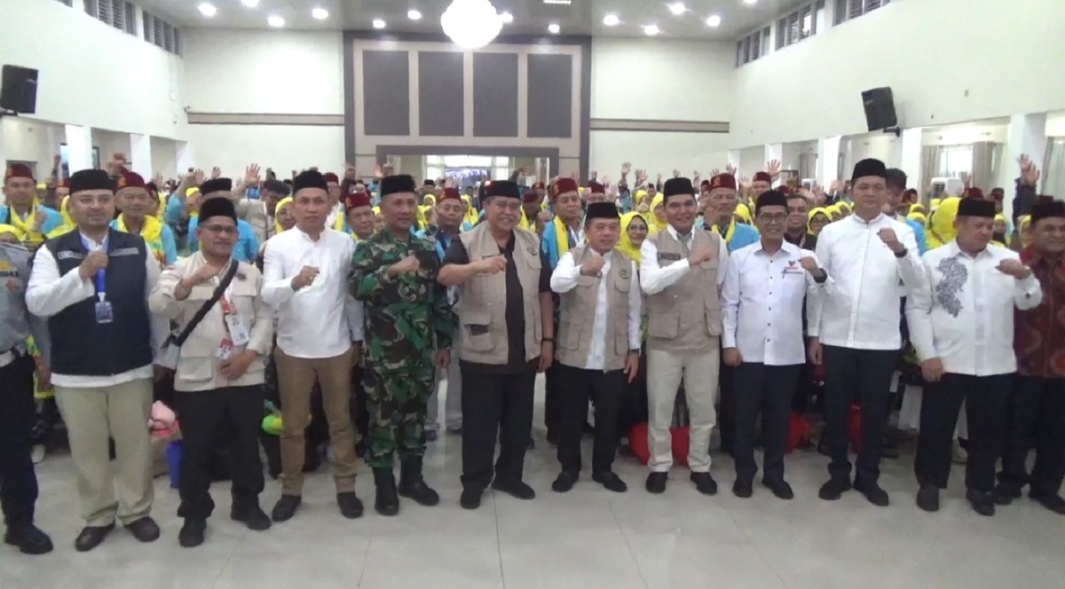 Gubernur Al Haris Resmi Lepas 443 CJH Kloter 13 Asal Kota Jambi