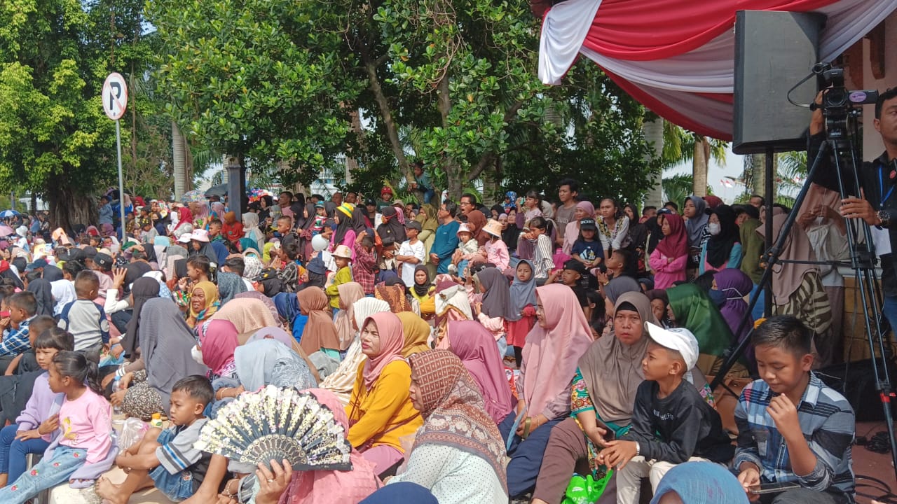 Ribuan Masyarakat Jambi Antusias Saksikan Pawai Pembangunan Hari Kemerdekaan RI